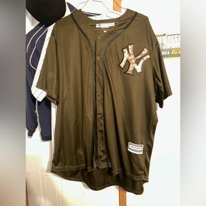Vintage Majestic New York Yankees Jersey Men's XXXLarge
Salute to Service Jersey
